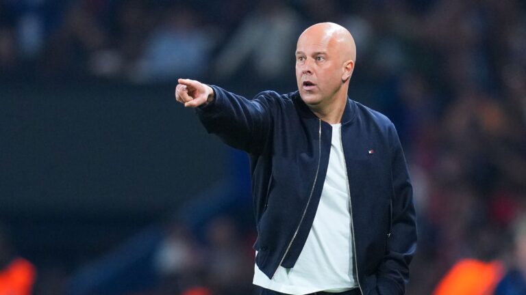 ليفربول يستعد لمواجهة صعبة أمام باريس سان جيرمان مع دعم قوي من آرني سلوت لتحقيق حلم دوري الأبطال