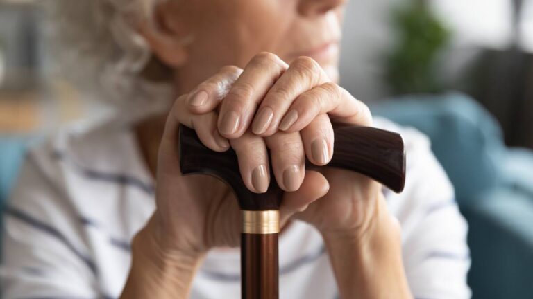 إسبانيا تلغي معاش مهاجرة مغربية بسبب غيابها وزيادة دخل أسرتها