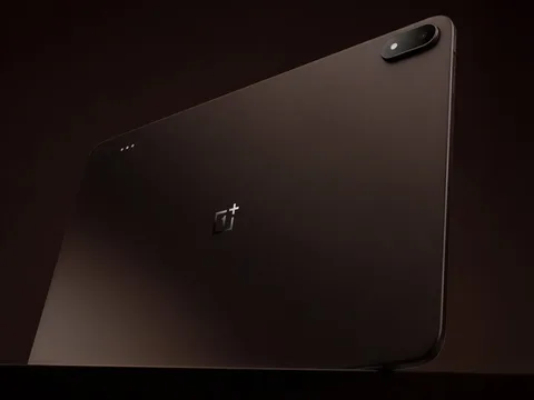 OnePlus تقدم حاسوبها اللوحي الرائد الجديد مع تحسينات هائلة في الأداء وعمر البطارية