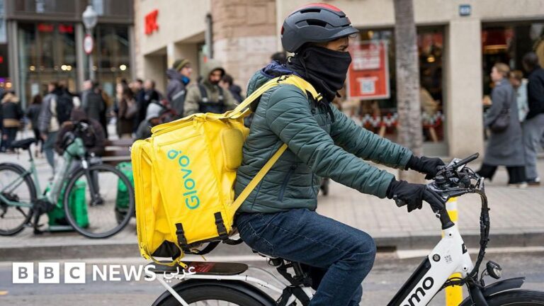 إسبانيا توافق على منح نحو 500 ألف مهاجر غير نظامي حق الإقامة القانونية