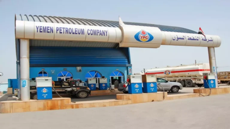 أسعار المحروقات في اليمن تتهاوى بشكل غير مسبوق – الديزل ينخفض إلى 1150 ريال والبنزين يصل 830… هل اقتربت نهاية أزمة الوقود؟