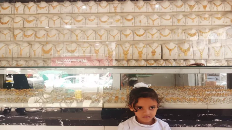 أسعار الذهب في اليمن تشهد استقرارًا غير متوقع – جرام الـ24 يسجل 32,208 ريال!