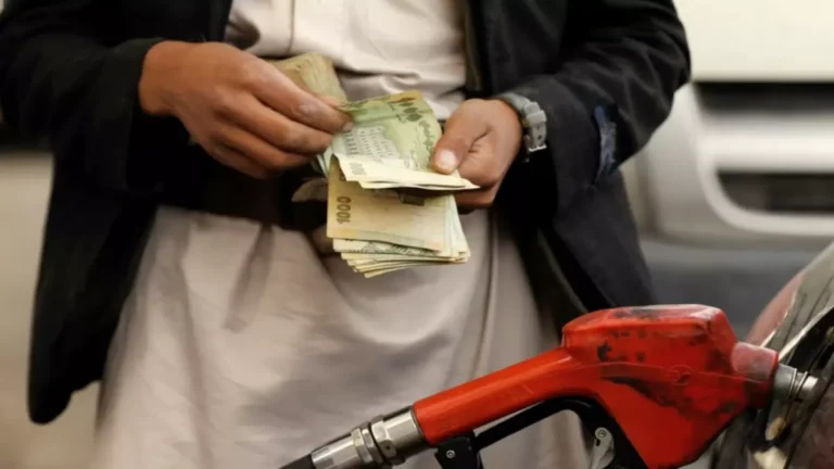 هبوط تاريخي في اليمن… أسعار تحلق إلى 15 ألف ريال والمواطنون في حالة صدمة!