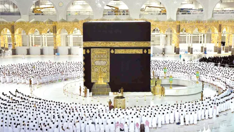 كل ما تحتاج معرفته عن تأشيرات العمرة في موسم 1447 من الشروط والرسوم إلى مدة الصلاحية