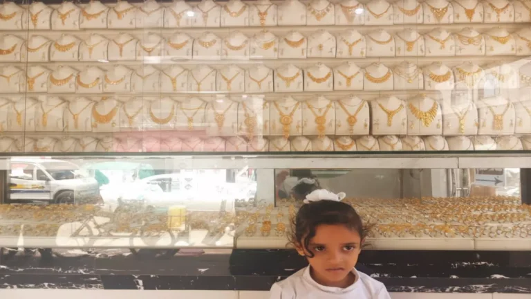 ارتفاع مذهل في أسعار الذهب باليمن! الفجوة غير المتوقعة بين صنعاء وعدن تتجاوز كل التوقعات