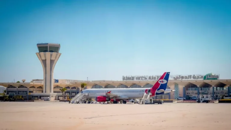 اليمن تفتح مجالات الطيران بعد سنوات من الاحتكار… توقعات بانخفاض أسعار التذاكر قريباً!