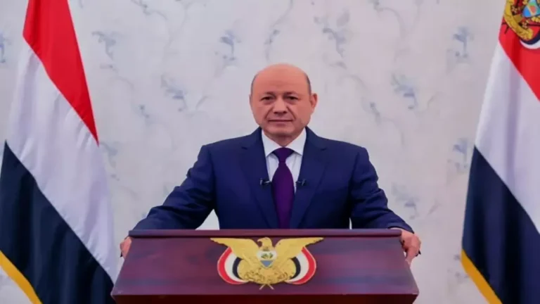 العليمي يعين قيادات عسكرية جديدة والزنداني يرفع قائمة حكومته المنتظرة خلال الساعات القادمة