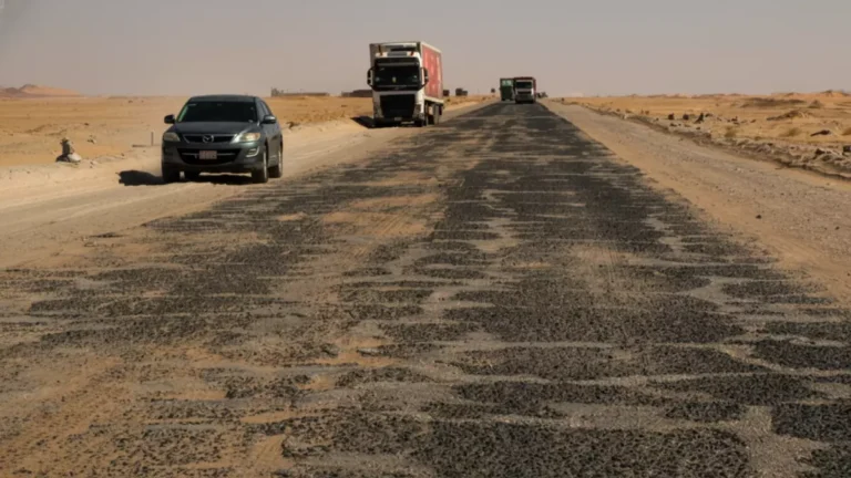 السعودية تطلق مشروع طريق حيوي بطول 40 كم في مأرب يساهم في تحول التجارة لـ11 مليون يمني