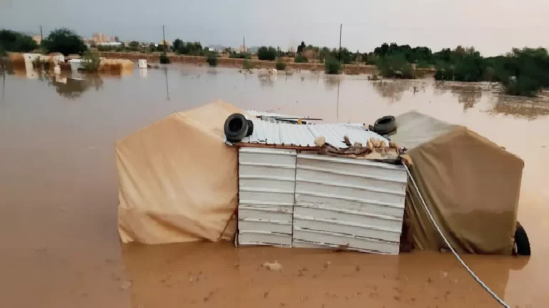 مأساة في اليمن تسفر عن 17 ضحية بينهم أطفال نتيجة سيل جارف