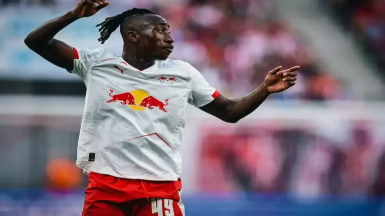 سلوت يتحدث عن أسباب رحيل صلاح ويتساءل عن الخلافات المخفية في العلاقة