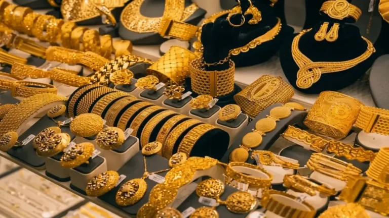 تحول الذهب في مصر إلى ساعة رملية رقمية بعدما سجل 6900 جنيه والسوق يكسر الحواجز ويصل إلى 7140 جنيه اليوم