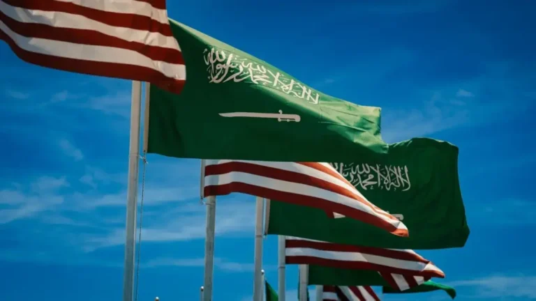 تحذير غير مسبوق من السفارة الأمريكية للحجاج يركز على ضرورة توفير مخزون كافٍ من الطعام والماء والأدوية