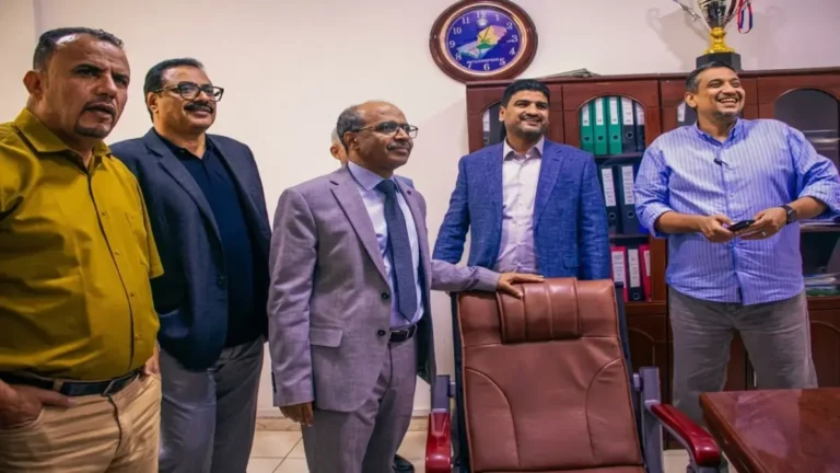 بمناسبة حديثه في عدن: وزير النفط يعلن استراتيجية جديدة لتأمين الوقود وردود أفعال الموظفين ستكون مفاجئة!
