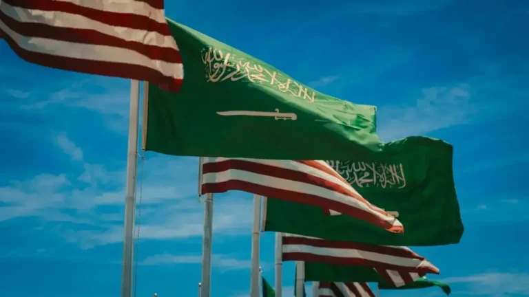 استعدادات السفارة الأمريكية: القرار الحاسم الذي يضمن الأمان بدءاً من 18 أبريل مرتبط بـ ‘المخزونات كشرط للبقاء’