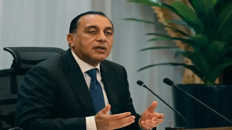 رئيس الوزراء يكشف عن حيلة محاسبية غير تقليدية لحل أزمة النظافة عبر بند المكافآت للغير