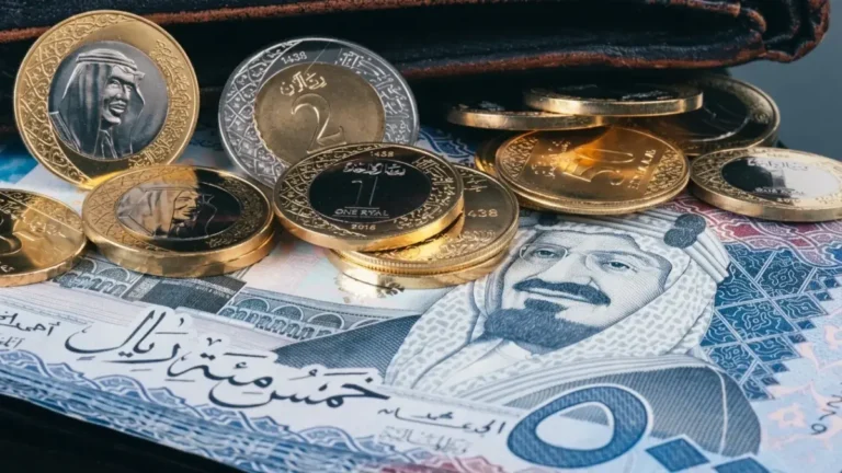 بنك يطرح سعرًا مذهلاً للريال السعودي اليوم بتفاوت يصل إلى 14.180 و14.135 جنيه