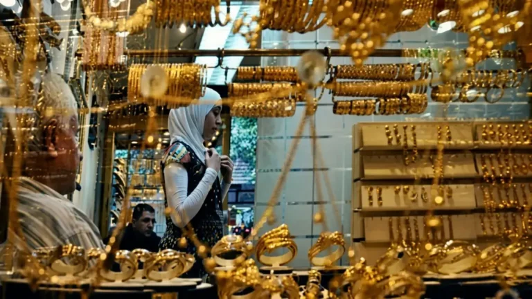 أسعار الذهب اليوم: انهيار مفاجئ في صنعاء وارتفاعات غير مسبوقة في عدن 15 أبريل 2026