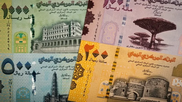 انكشف انقسام مدهش في سوق العملات اليمنية… تفاوت أسعار الدولار يتراوح بين 540 و1550 ريالاً في صنعاء وعدن!
