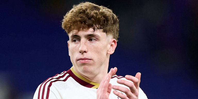 هل يسعى برشلونة لجلب موهبة مونيوز إلى صفوفه؟