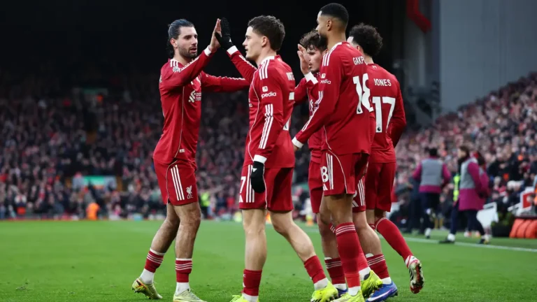 باريس سان جيرمان يقدم تحية رياضية استثنائية لليفربول