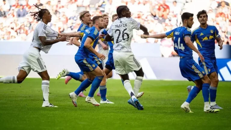 نتائج مثيرة لمباراة مانشستر يونايتد وليدز يونايتد في الدوري الإنجليزي