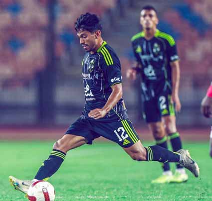 توقعات مثيرة حول مستقبل محمد شكري مع انتهاء الموسم في الأهلي