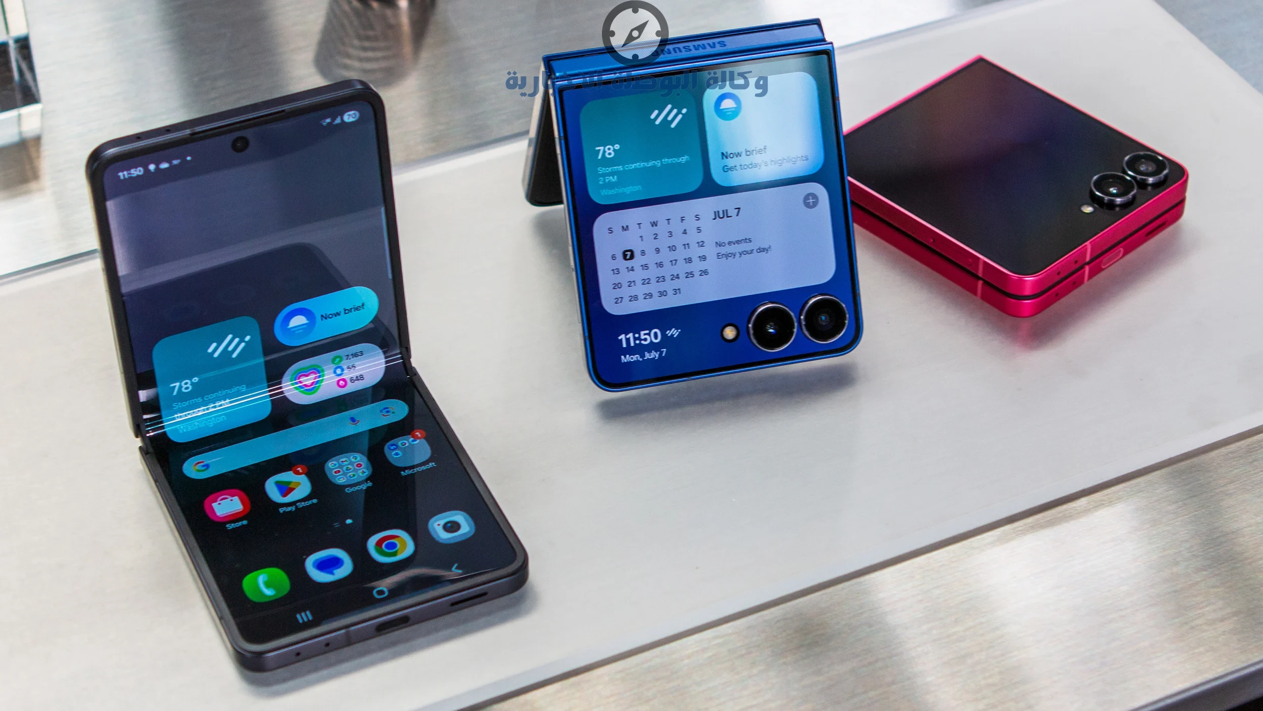 سامسونج تشعل المنافسة بهاتف Samsung Galaxy Z Flip 8 القابل للطي بمواصفات خارقة وتصميم مستقبلي كبشن: هاتف قابل للطي بإمكانيات رائدة وكاميرات محسنة ومعالج فائق السرعة.. سامسونج تقدم تجربة جديدة كليًا مع Samsung Galaxy Z Flip 8 تواصل شركة Samsung تعزيز مكانتها في سوق الهواتف الذكية من خلال إطلاق هاتف سامسونج جالكسي زد فليب 8 – Samsung Galaxy Z Flip 8، والذي يأتي بتصميم أنيق قابل للطي مع مواصفات قوية تناسب المستخدمين الباحثين عن الأداء العالي والشكل العصري في الوقت نفسه. الهاتف يقدم تجربة استخدام متطورة بفضل الشاشة المرنة ذات الجودة العالية، بالإضافة إلى معالج قوي يمنح أداءً سريعًا في الألعاب والتطبيقات الثقيلة، مع كاميرات محسنة توفر تجربة تصوير احترافية، إلى جانب بطارية تدعم الاستخدام اليومي لفترات طويلة. مواصفات هاتف سامسونج جالكسي زد فليب 8 – Samsung Galaxy Z Flip 8 يأتي هاتف Samsung Galaxy Z Flip 8 بمجموعة مميزة من الإمكانيات الحديثة التي تجعله من أبرز الهواتف القابلة للطي المنتظرة خلال الفترة المقبلة، خاصة مع التطويرات الكبيرة التي أضافتها سامسونج على التصميم والأداء والكاميرات. المواصفات التفاصيل اسم الهاتف سامسونج جالكسي زد فليب 8 – Samsung Galaxy Z Flip 8 الشركة المصنعة Samsung نظام التشغيل Android 16 مع واجهة One UI الشاشة Dynamic AMOLED 2X قابلة للطي بحجم 6.9 بوصة المعالج Qualcomm Snapdragon 8 Elite الرام 12 جيجابايت التخزين 256 / 512 جيجابايت الكاميرا الخلفية مزدوجة 50 + 12 ميجابكسل الكاميرا الأمامية 12 ميجابكسل البطارية 4300 مللي أمبير مع شحن سريع مميزات هاتف سامسونج جالكسي زد فليب 8 – Samsung Galaxy Z Flip 8 يمتلك الهاتف العديد من المميزات التي تجعله من أقوى الهواتف الرائدة القابلة للطي، حيث يجمع بين التصميم الفاخر والأداء القوي والتقنيات الحديثة التي تمنح المستخدم تجربة مميزة ومختلفة عن الهواتف التقليدية. تصميم أنيق وفاخر قابل للطي بسهولة. شاشة AMOLED بجودة عالية وألوان مميزة. معالج قوي يقدم أداءً سريعًا وسلسًا. كاميرات محسنة لصور وفيديوهات احترافية. دعم أحدث تقنيات الذكاء الاصطناعي. مقاومة للماء والغبار. بطارية محسنة تدعم الاستخدام لفترات طويلة. واجهة استخدام سلسة مع مميزات للشاشة الخارجية. عيوب هاتف سامسونج جالكسي زد فليب 8 – Samsung Galaxy Z Flip 8 رغم الإمكانيات القوية التي يقدمها الهاتف، إلا أن هناك بعض الملاحظات التي قد يعتبرها بعض المستخدمين نقاط ضعف مقارنة ببعض الهواتف المنافسة في نفس الفئة السعرية. السعر المتوقع مرتفع نسبيًا. لا يدعم تركيب كارت ميموري خارجي. سرعة الشحن ليست الأفضل بين المنافسين. الشاشة القابلة للطي تحتاج إلى عناية إضافية. البطارية قد لا تكون كافية لبعض المستخدمين أصحاب الاستخدام المكثف. سعر هاتف سامسونج جالكسي زد فليب 8 – Samsung Galaxy Z Flip 8 من المتوقع أن يأتي هاتف سامسونج جالكسي زد فليب 8 – Samsung Galaxy Z Flip 8 بسعر مرتفع نسبيًا بسبب الإمكانيات الرائدة والتقنيات الحديثة التي يقدمها الهاتف، حيث تشير التوقعات إلى أن السعر قد يبدأ من مستويات مرتفعة في الأسواق العالمية والعربية. السعر العالمي المتوقع يبدأ من 1100 دولار. السعر المتوقع في مصر يبدأ من 55 ألف جنيه تقريبًا. يختلف السعر حسب سعة التخزين والإصدار المتوفر في كل دولة.