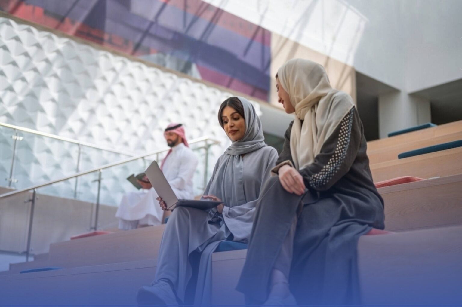 أول دفعة بجامعة الرياض للفنون