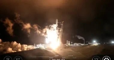 إطلاق SpaceX الناجح لـ81 قمرًا صناعيًا إلى مدارها من قاعدة كاليفورنيا في إنجاز جديد لعالم الفضاء