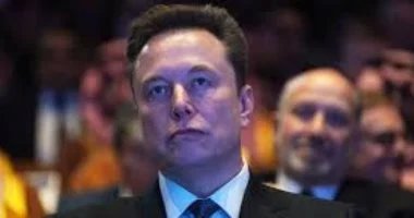 إيلون ماسك يطلق خوارزمية ذكاء اصطناعي مبتكرة تعزز إنتاج سيارات تسلا وتحدث ثورة في صناعة السيارات الكهربائية