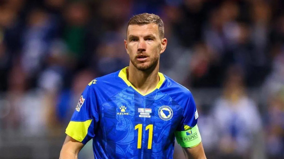 دجيكو يحتضن ابنته ويبكي في لحظة وداع مؤثرة لكأس العالم تعكس إنسانية اللحظات الرياضية الحزينة