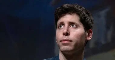 سام ألتمان يفكر في إمكانية منح الحكومة الأمريكية حصة 5 في المئة من OpenAI في خطوة استراتيجية ثورية