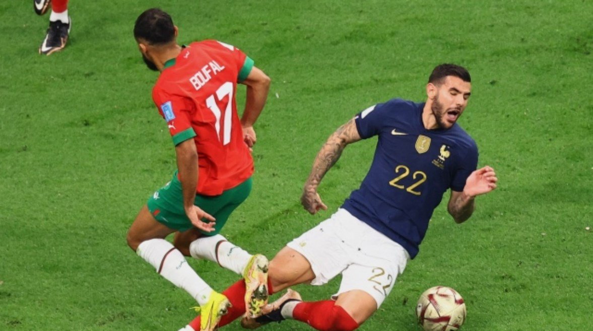 صدام مثير بين فرنسا والمغرب في كأس العالم والقنوات التي ستنقل المباراة الهامة للجماهير