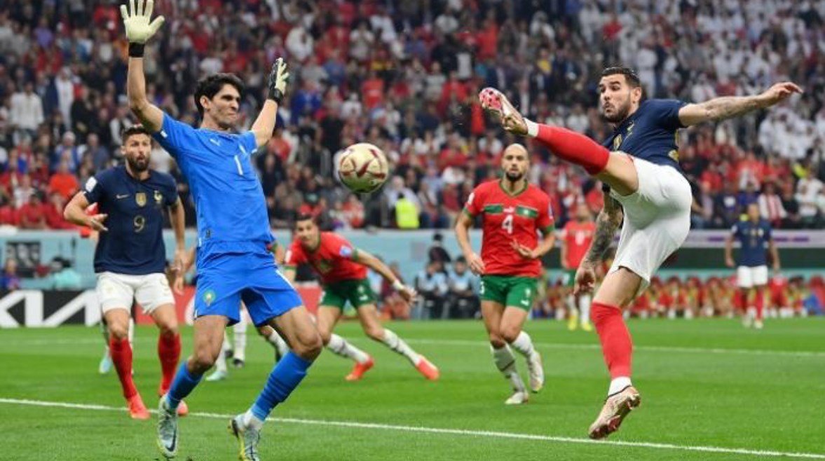 هل يحقق المغرب الثأر في مواجهة فرنسا توقعات الذكاء الاصطناعي حول نتيجة مباراة كأس العالم المثيرة
